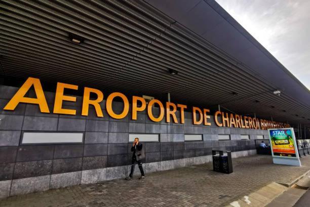 Station 64 A4 Charleroi-Airport Apartment Exterior foto